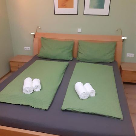 Luna Apartments Wina Bagian luar foto