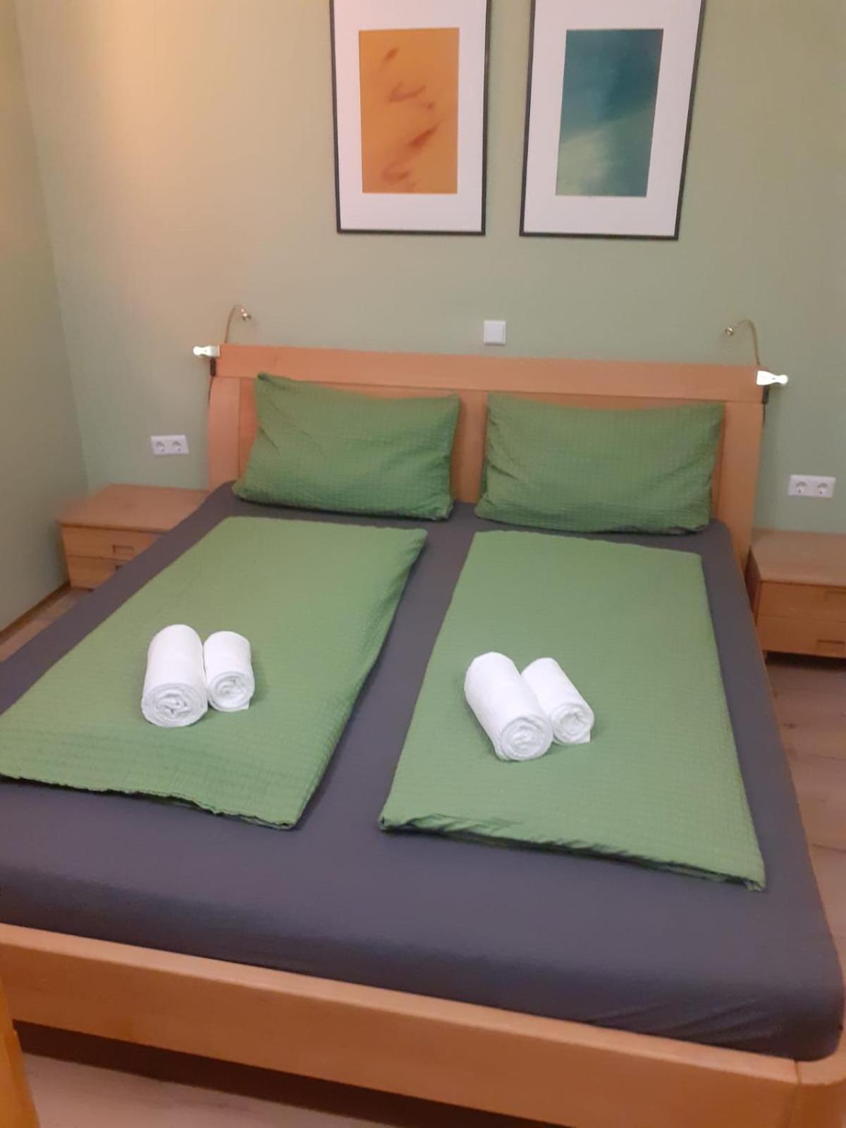 Luna Apartments Wina Bagian luar foto