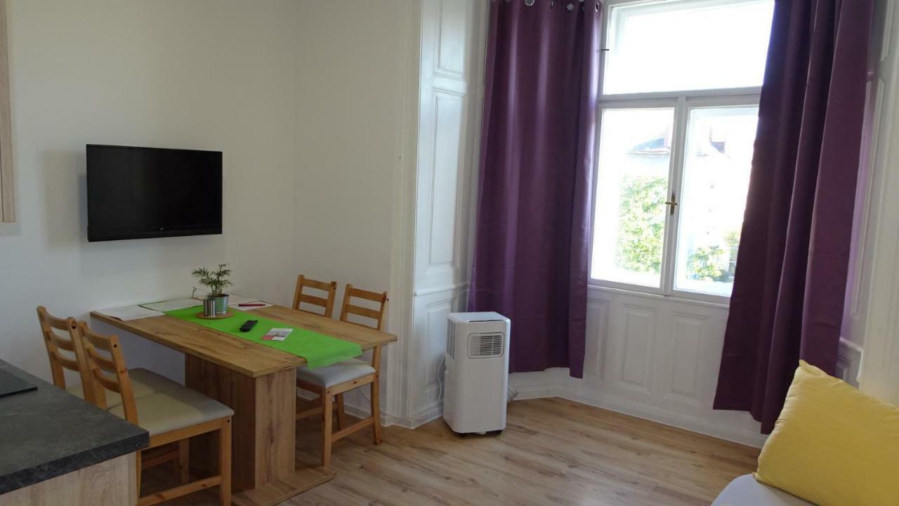 Luna Apartments Wina Bagian luar foto